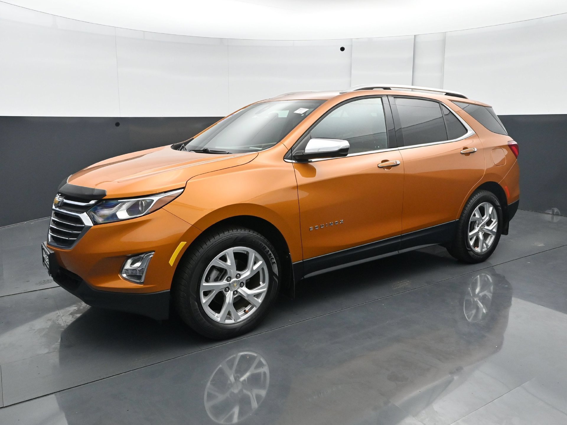 Used 2019 Chevrolet Equinox Premier with VIN 2GNAXXEV5K6233984 for sale in Burnsville, Minnesota