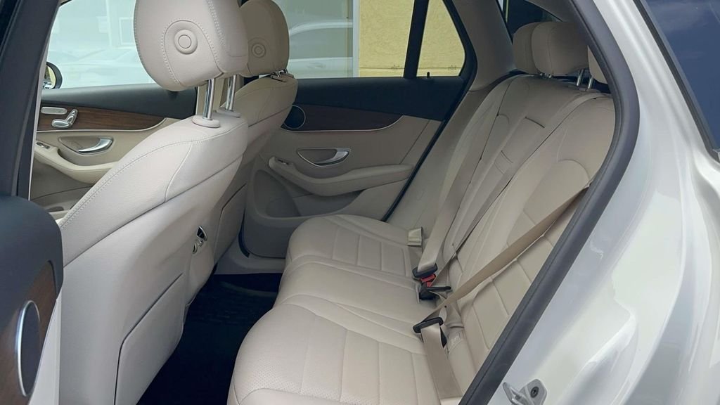 Used 2022 White Mercedes-Benz GLC 300 image 13