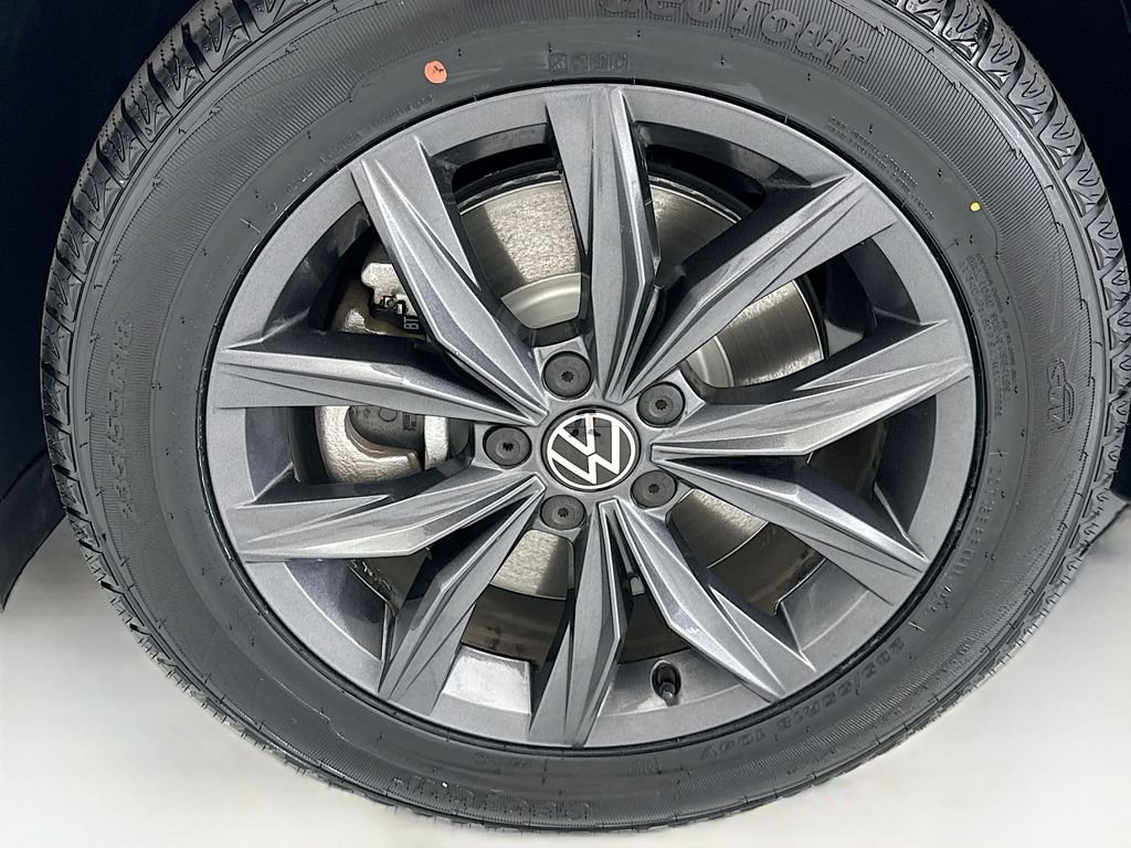 Used 2022 Pyrite Silver Metallic Volkswagen 2.0T SE image 28