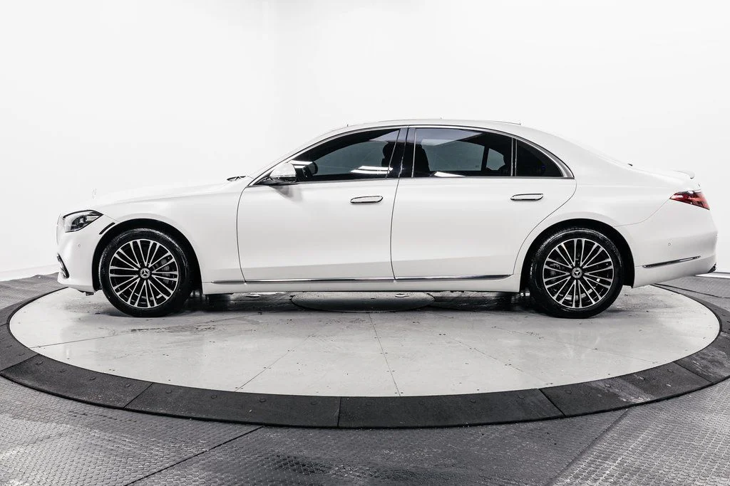 Used 2024 MANUFAKTUR Moonlight White Magno Mercedes-Benz S 580 image 4