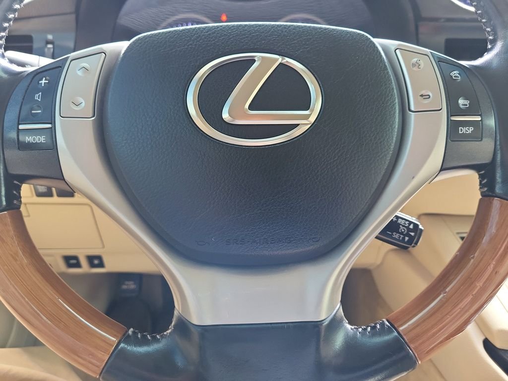 Used 2013 Red Lexus 300h image 17