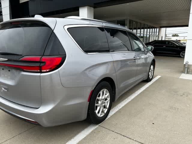 2021 Chrysler Pacifica Touring L photo 2