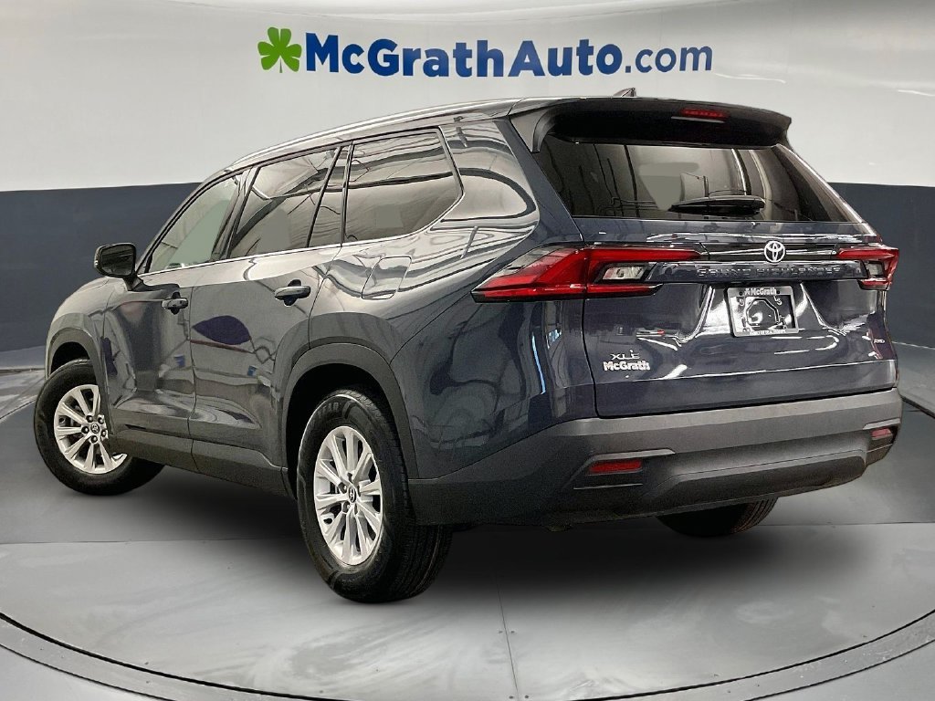 Used 2025 White Toyota XLE image 4