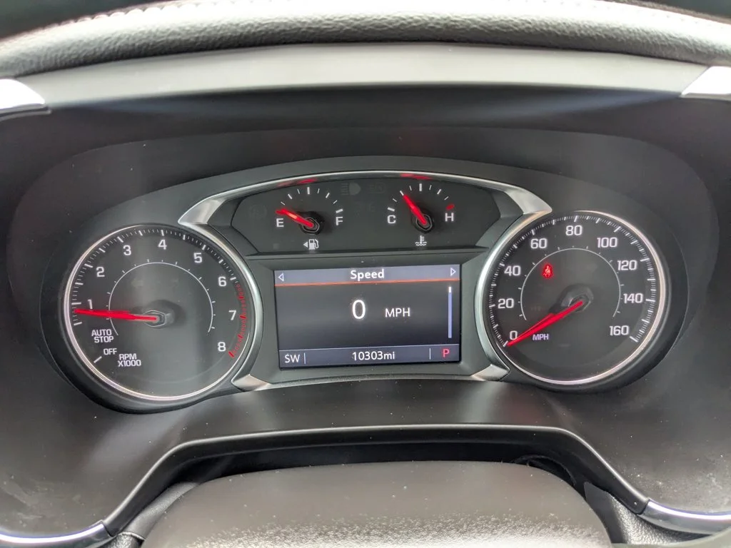 Used 2025 Summit White Chevrolet LT image 15