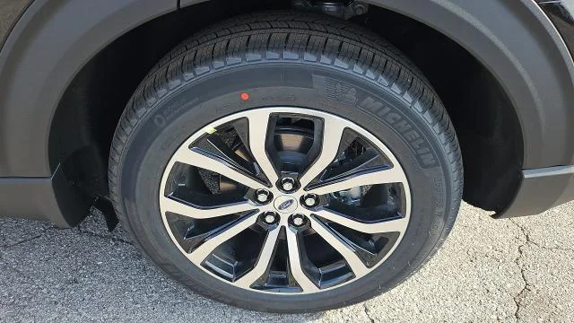 New 2026 Agate Black Metallic Ford ST-Line RWD image 21