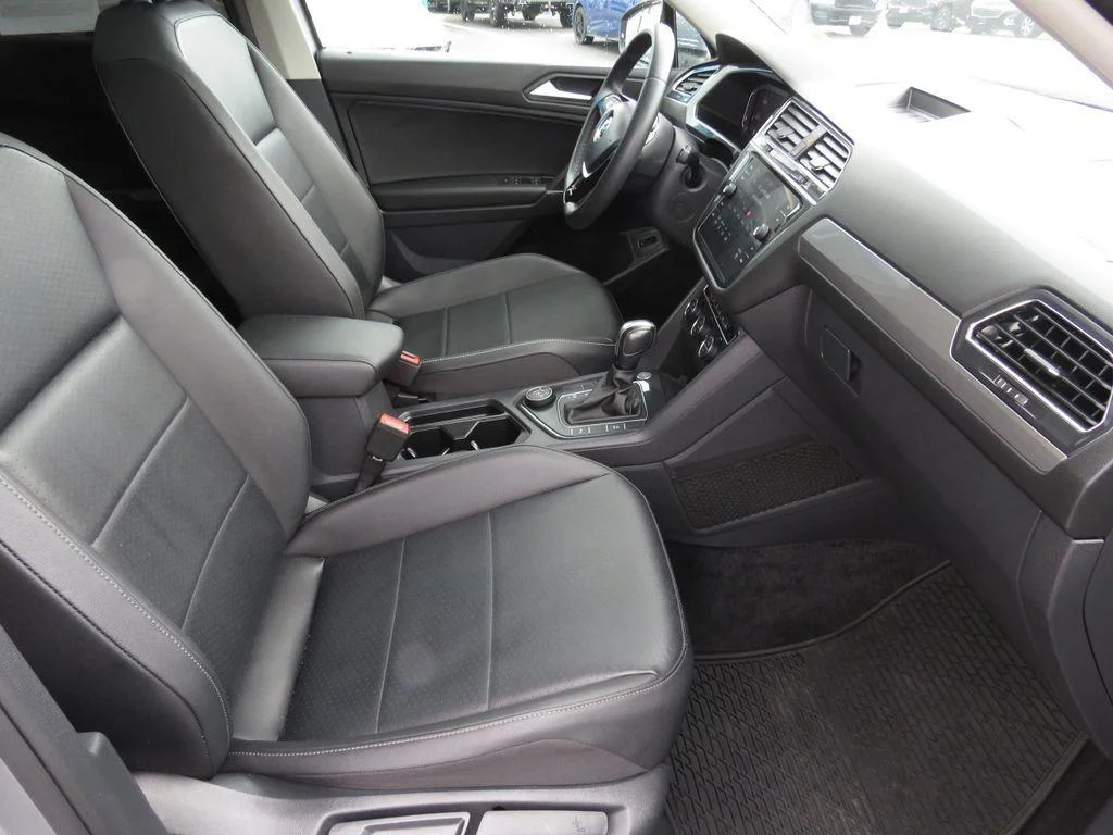 Used 2020 Silver Metallic Volkswagen 2.0T SEL image 16