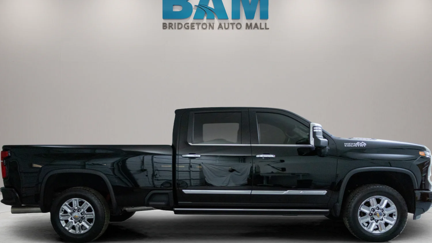 Used 2024 Black Chevrolet High Country image 8