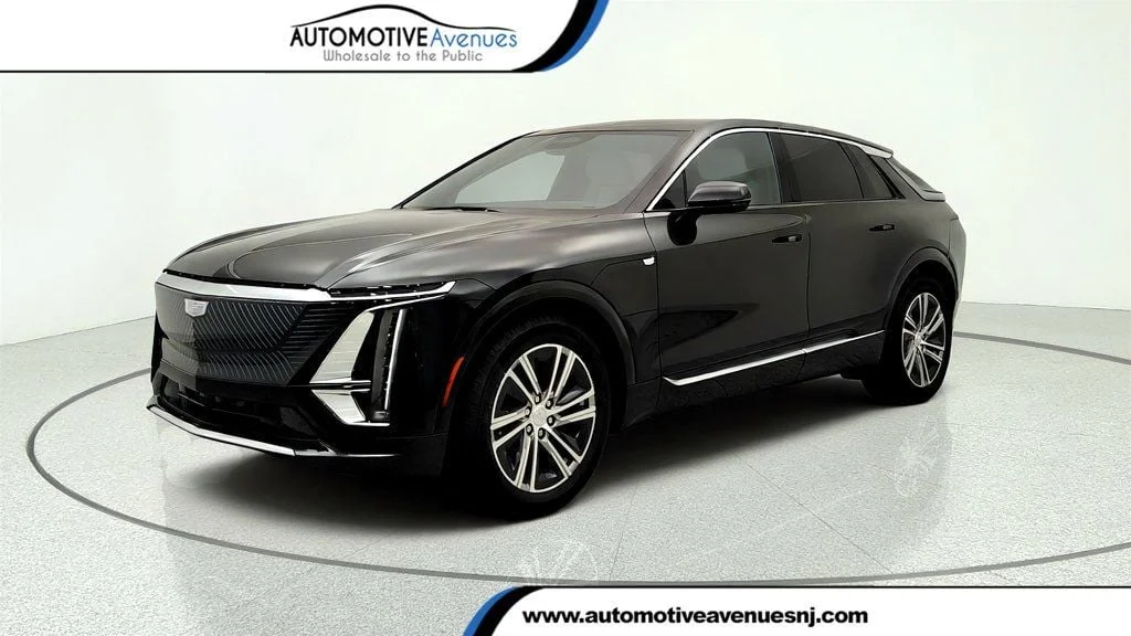 Used 2025 Stellar Black Metallic Cadillac 4dr Luxury w/1SC image 1