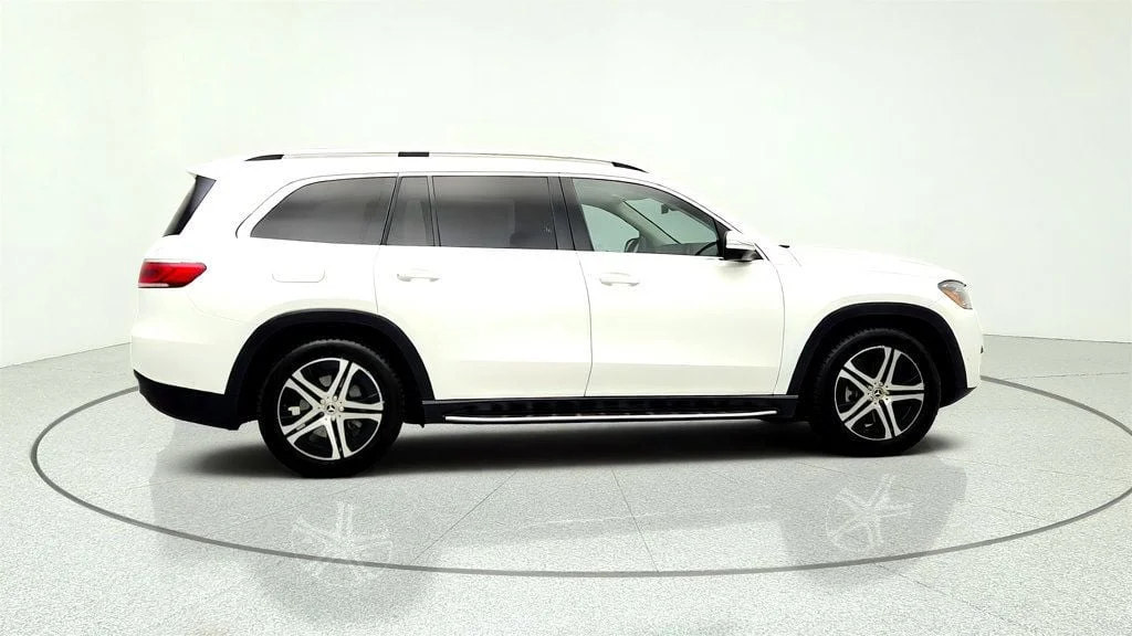 Used 2022 Polar White Mercedes-Benz GLS 450 4MATIC® SUV w/ Warmth & Comfort Pkg & Panorama Roof image 4