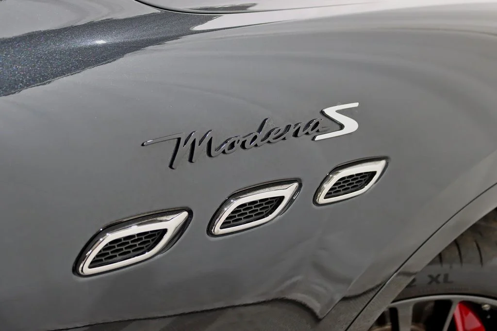 Used 2022 Black Maserati Modena image 13