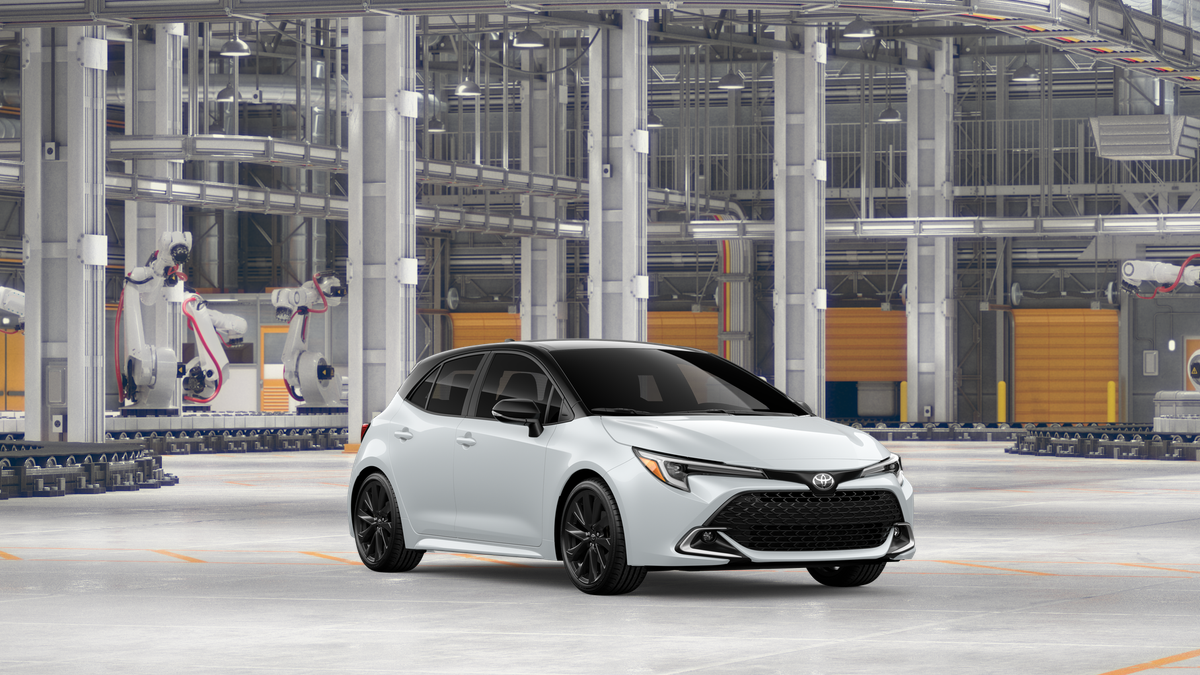 New 2027 Wind Chill Pearl with Black roof Toyota XSE image 15