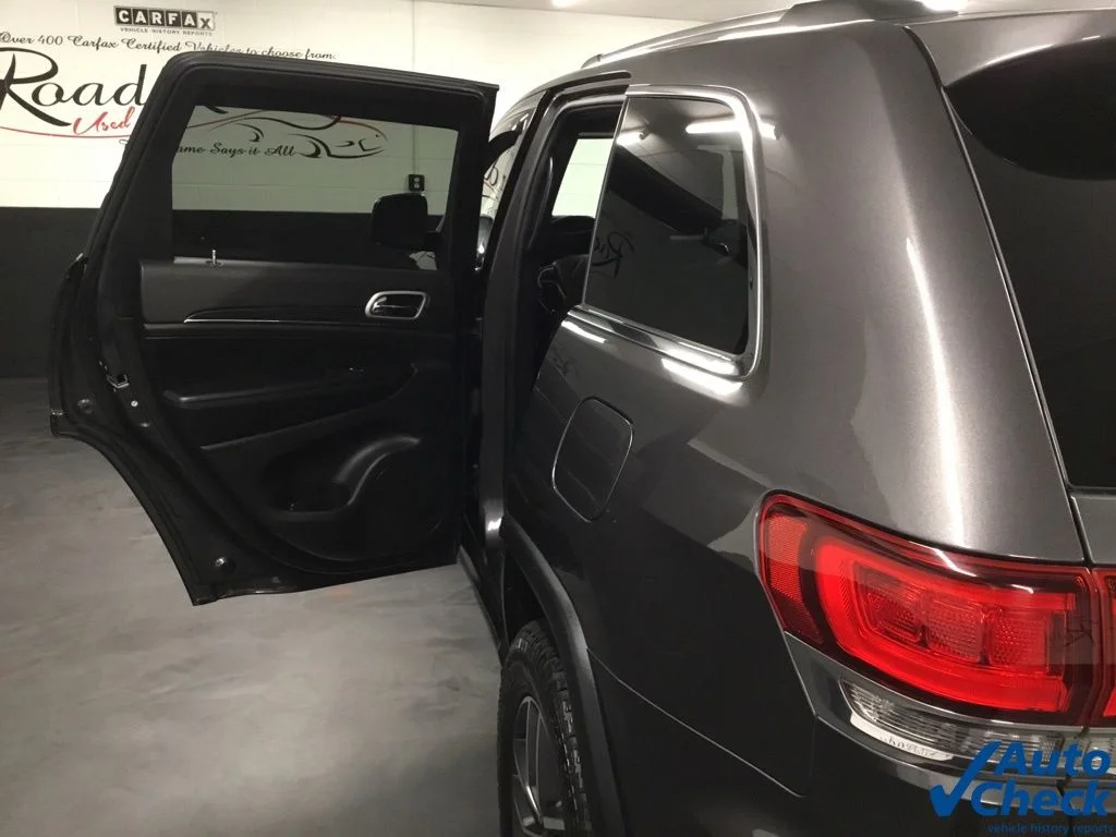Used 2020 Gray Jeep Limited image 28