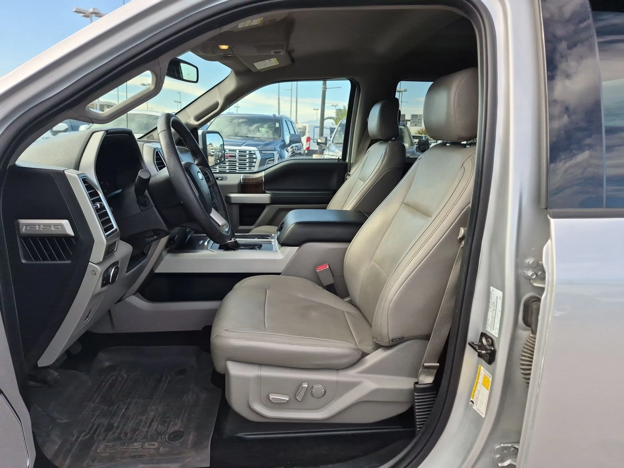 Used 2015 Ingot Silver Ford Lariat image 24