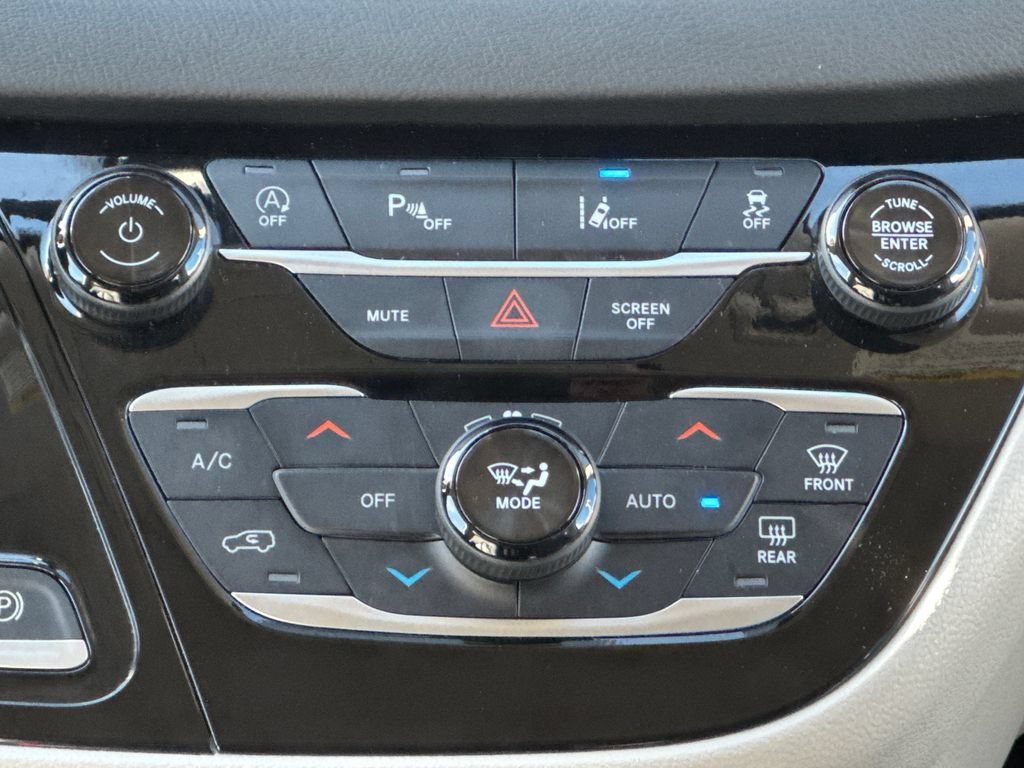 Used 2024 White Chrysler Touring L image 23