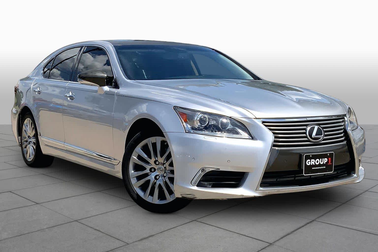 Used 2015 Liquid Platinum Lexus  image 3