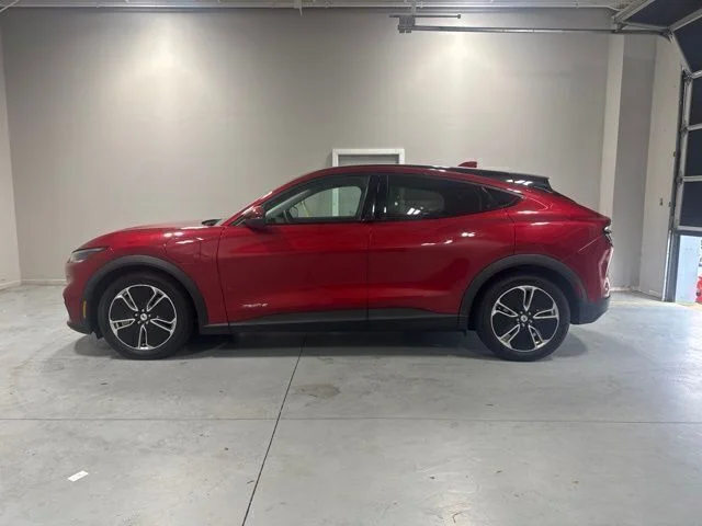 Used 2022 Red Ford Select image 10