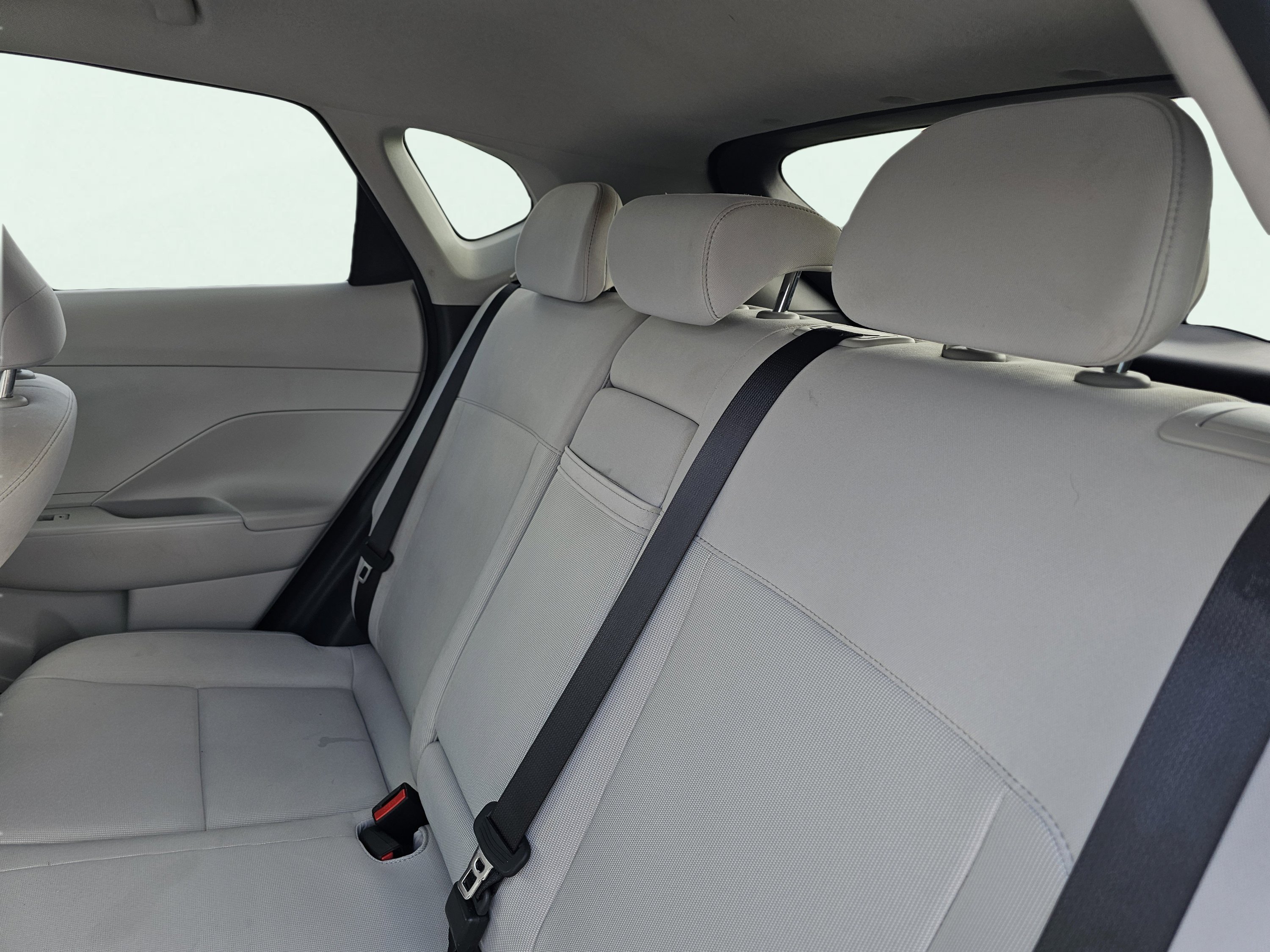 2025 Hyundai Kona SEL - Photo 32