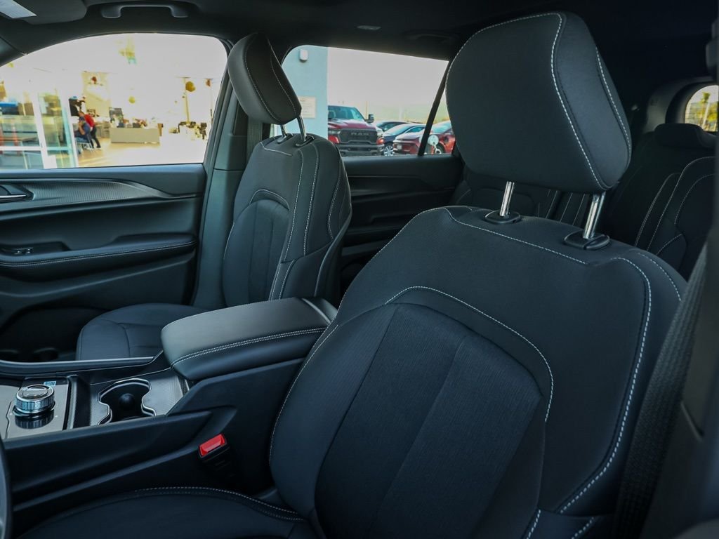 New 2026 Baltic Gray Metallic Clear-Coat Exterior Paint Jeep Laredo image 14