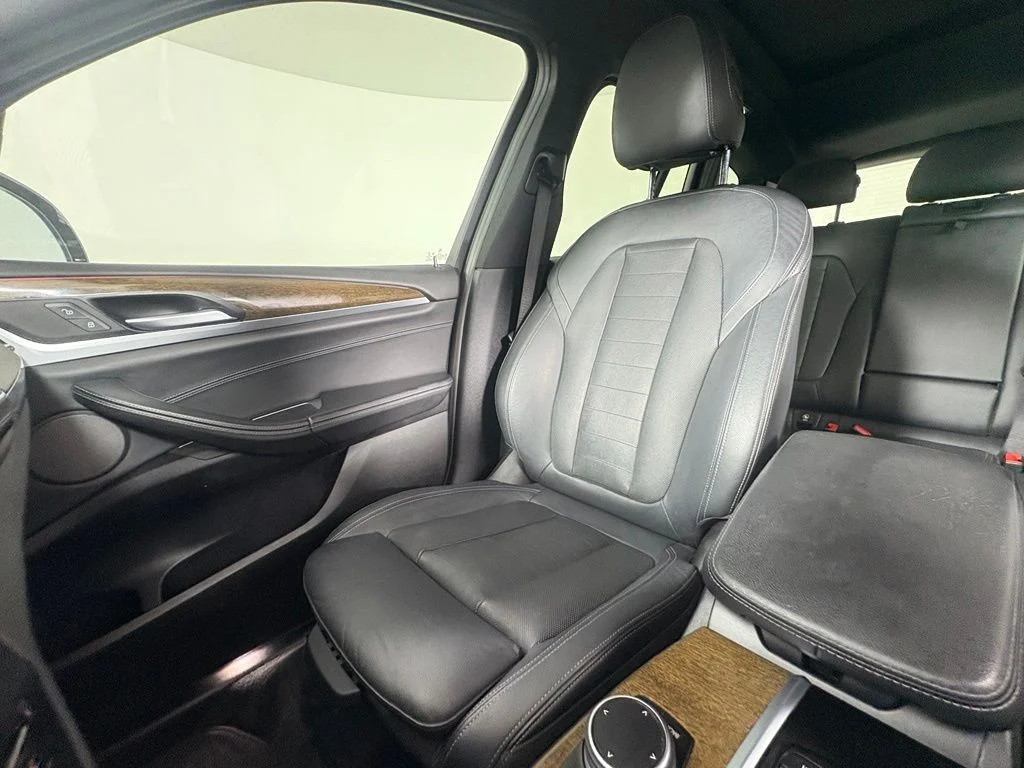 Used 2019 Black BMW xDrive30i image 19