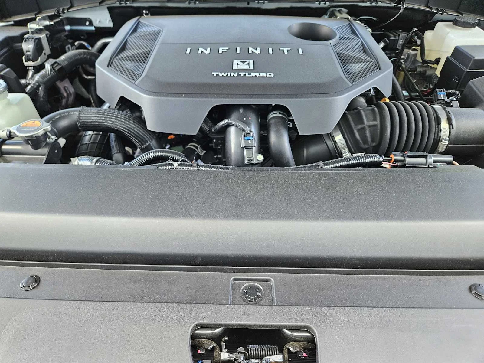 New 2026 RADIANT WHITE INFINITI Sport 4WD image 23