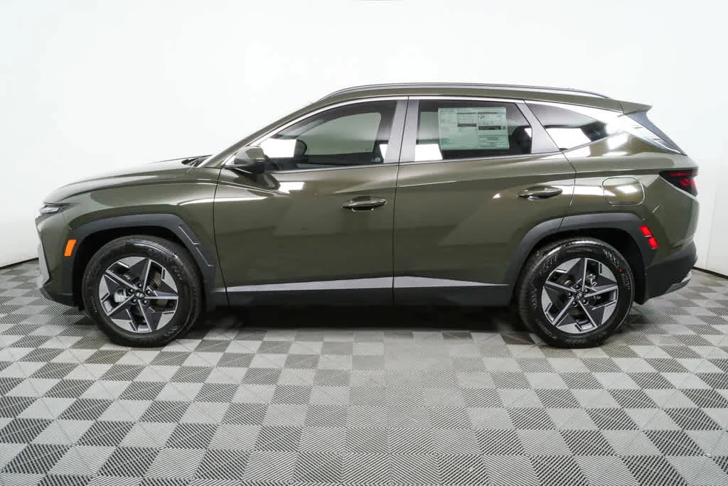 New 2026 Rockwood Green Hyundai SEL FWD image 7