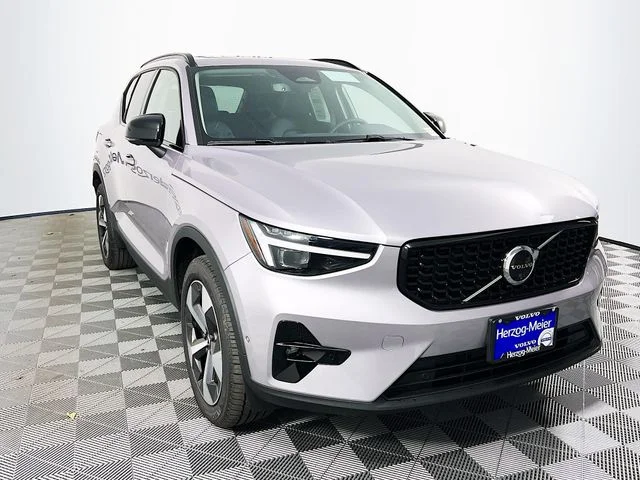 2026 Volvo XC40 B5 Plus Dark AWD's photo