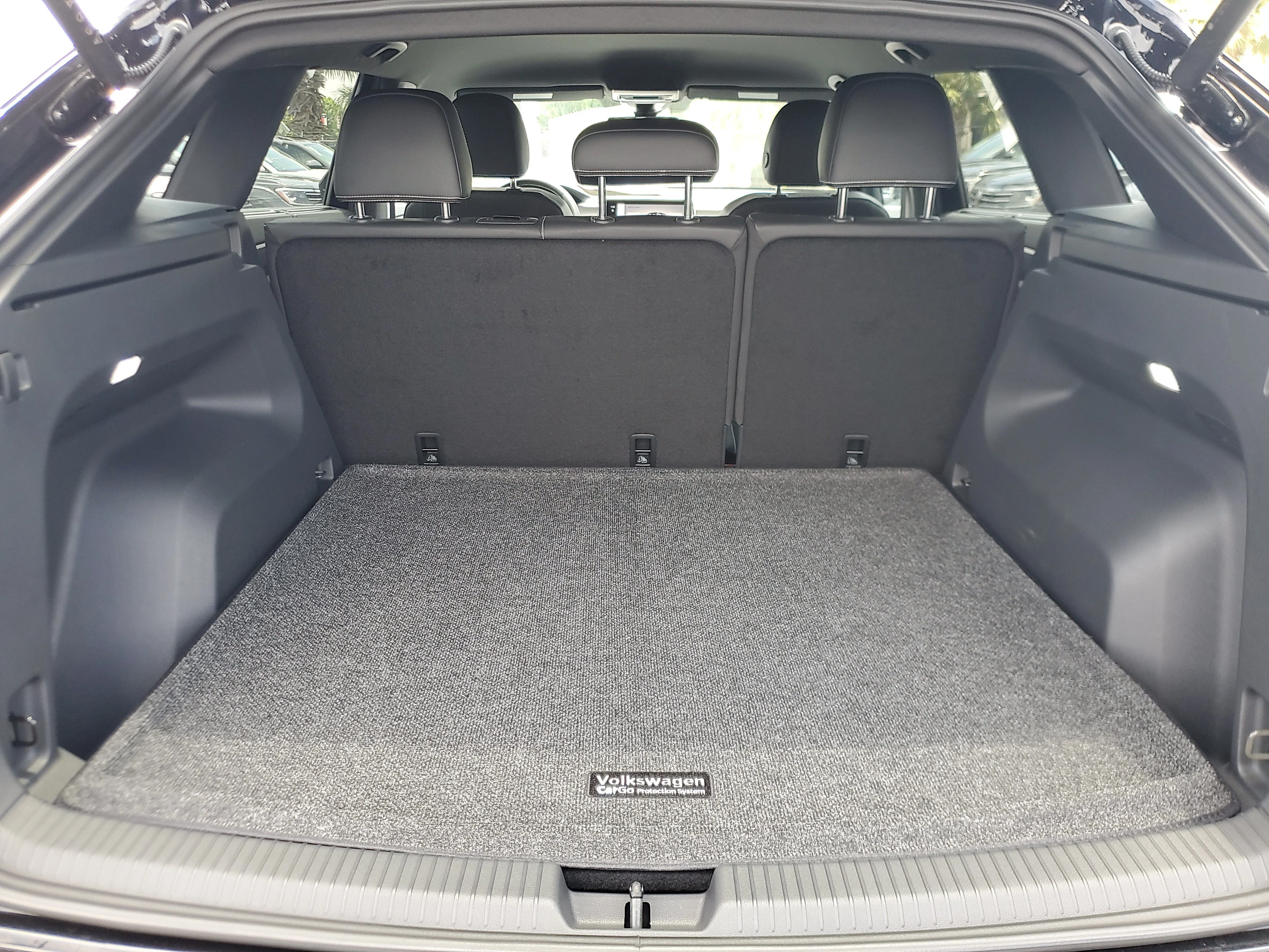 New 2026 Black Volkswagen 2.0T SE w/Technology image 7