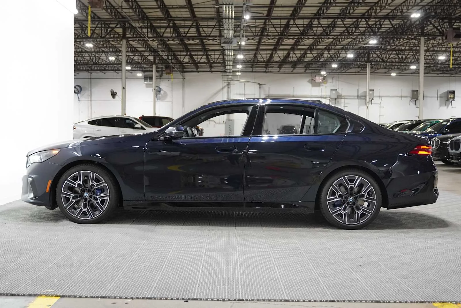 New 2027 Carbon Black Metallic BMW 530i xDrive image 2