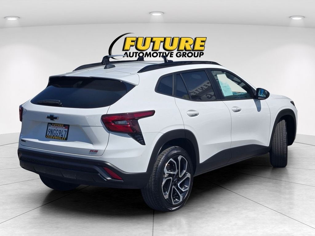 Used 2025 White Chevrolet 2RS image 4