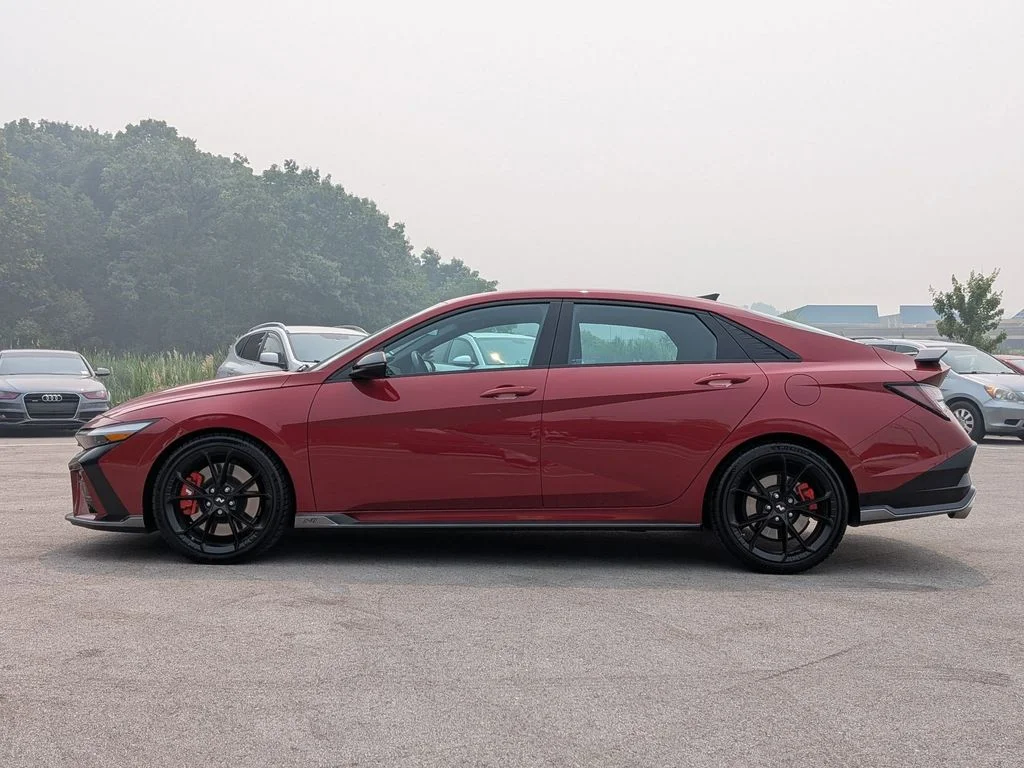 Used 2025 Red Hyundai Base image 4