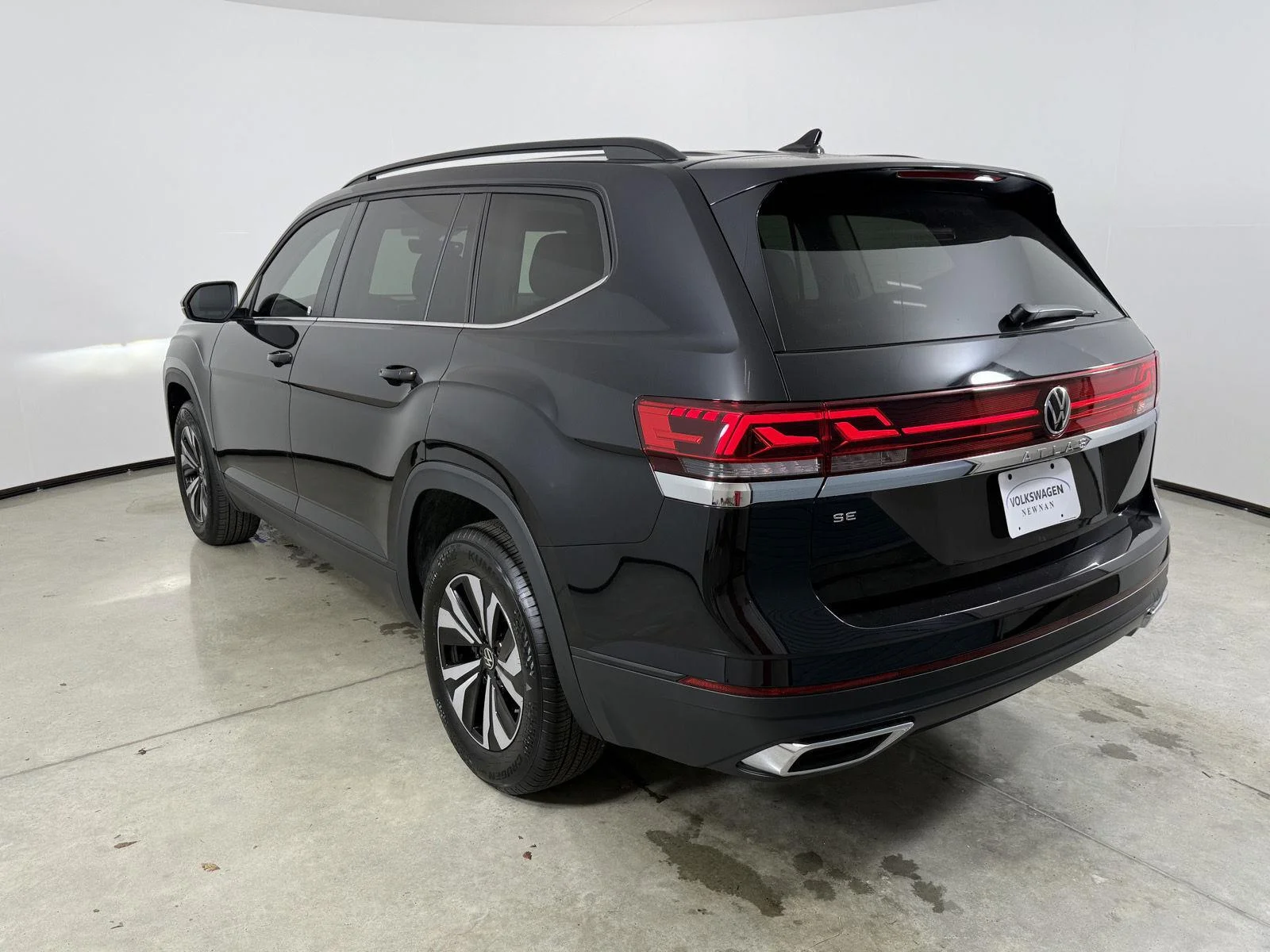 New 2026 Deep Black Pearl Volkswagen 2.0T SE image 7