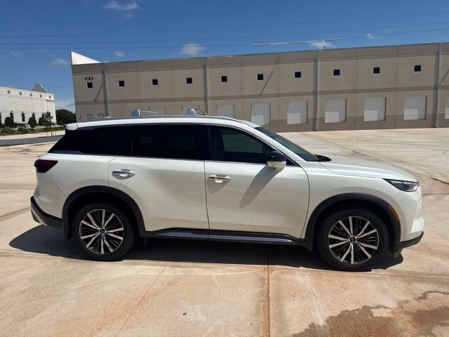 Used 2023 White INFINITI Sensory image 4