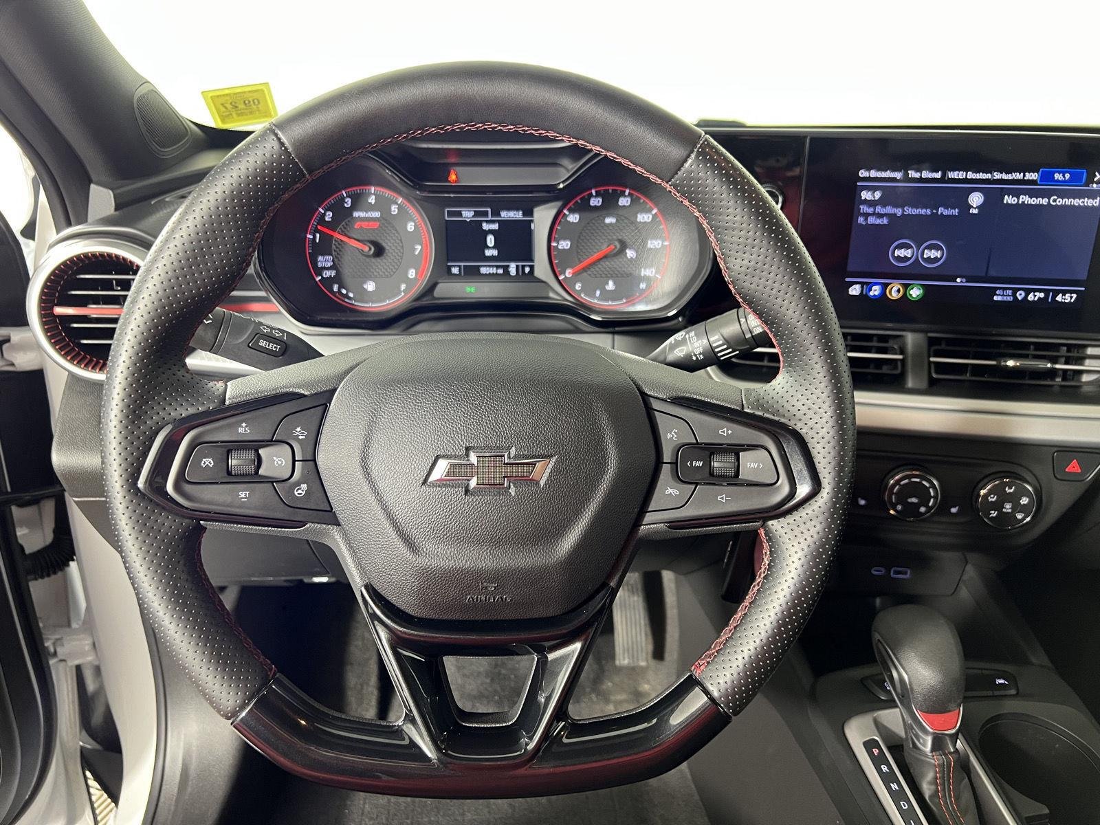 Used 2025 Summit White Chevrolet 1RS image 32