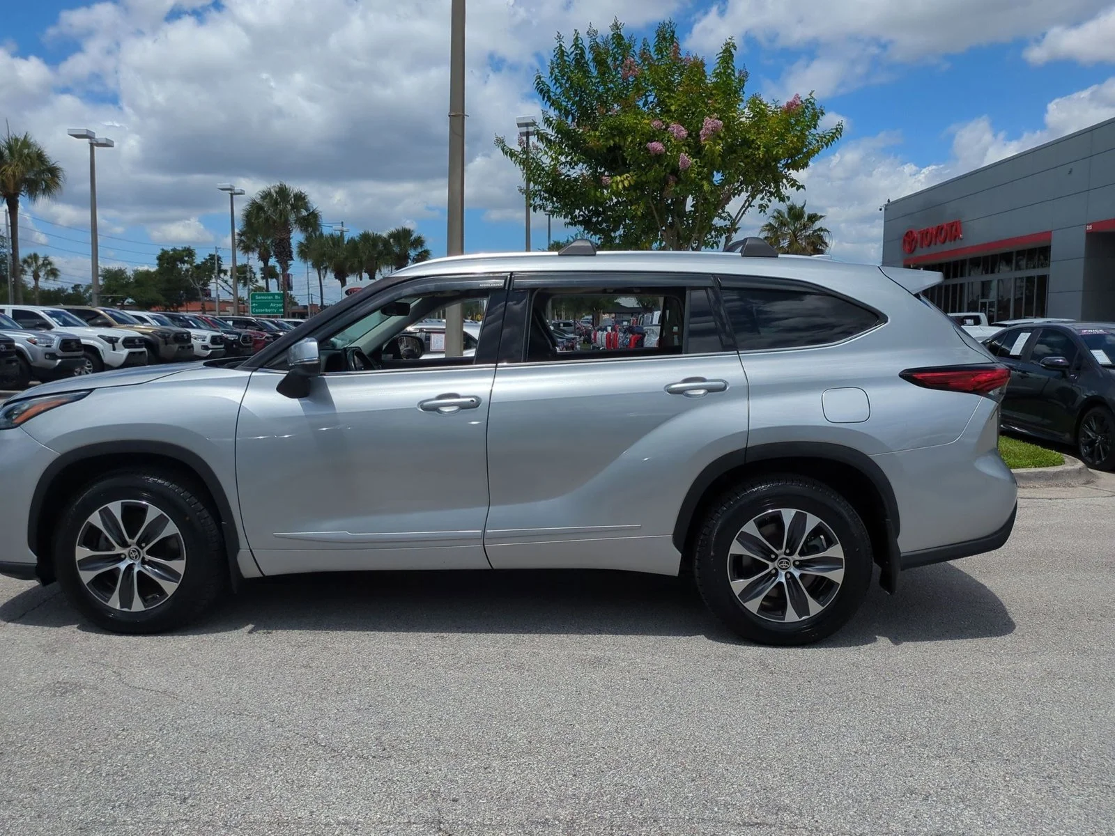 Used 2020 Celestial Silver Metallic Toyota XLE image 9