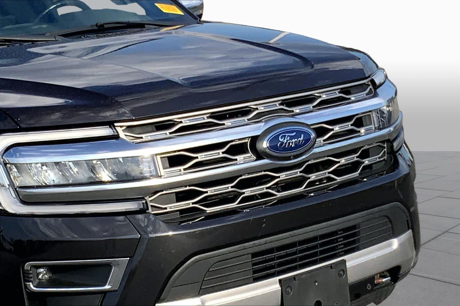 Used 2023 Dark Matter Metallic Ford Platinum image 27