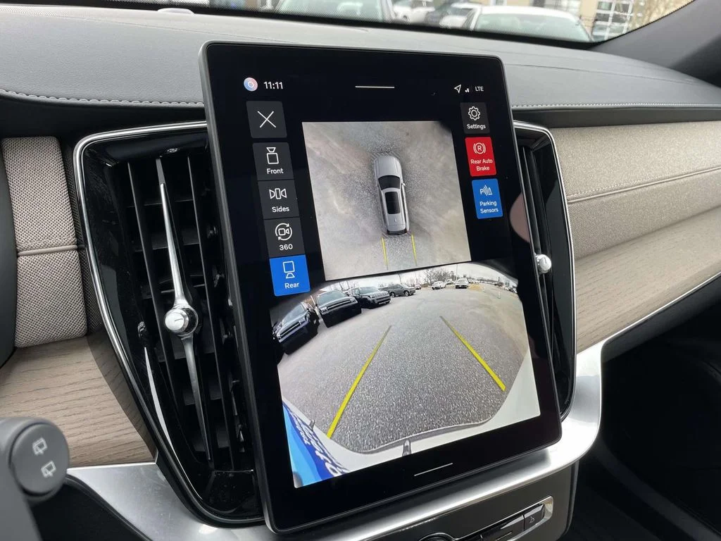 2026 Volvo XC90 Plus - Photo 16