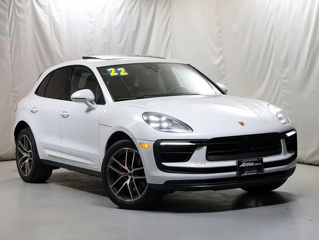 2022 Porsche Macan S's photo