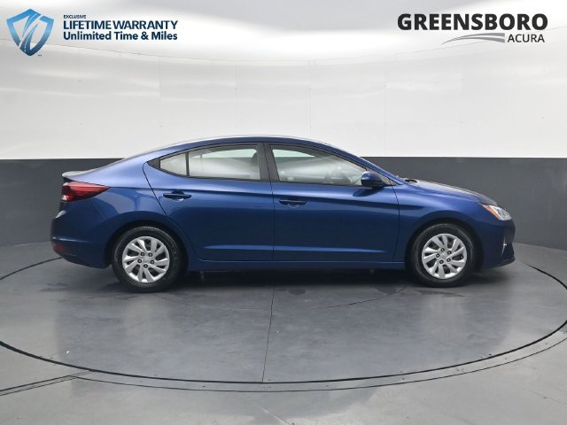 Used 2020 Blue Hyundai SE image 4
