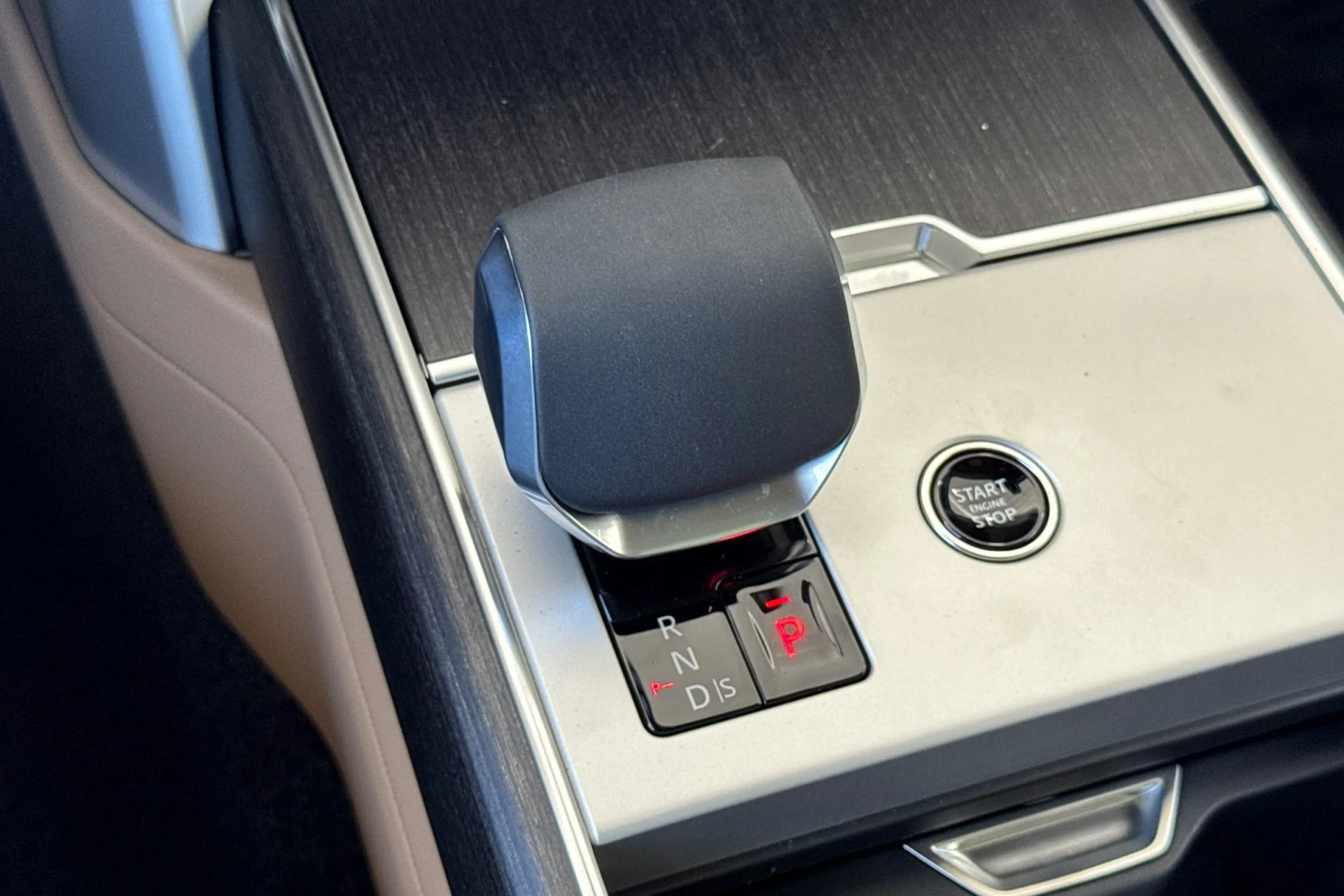 New 2026 Santorini Black Land Rover SE image 24