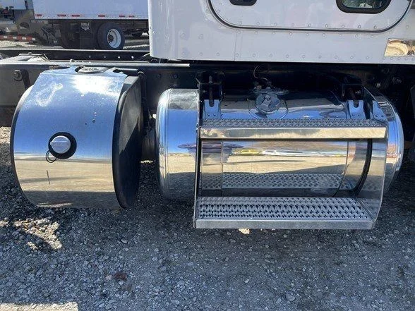 Used 2012 White Peterbilt with 4 Car Cage image 21