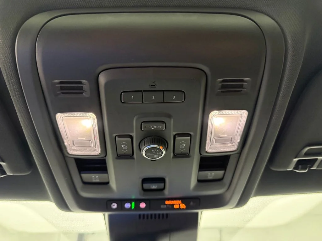 Used 2023 Gray Chevrolet Z71 image 44
