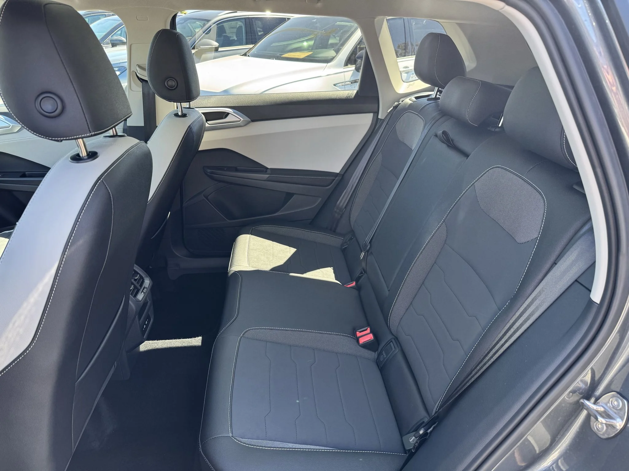Used 2026 Platinum Gray Metallic Volkswagen SE image 31