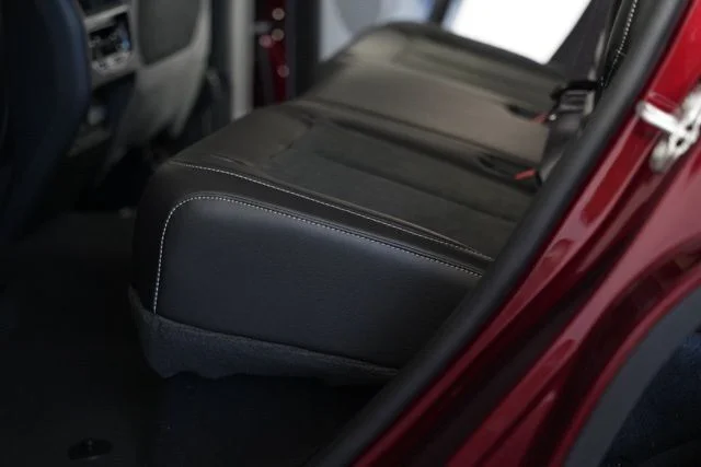New 2025 Velvet Red Pearl-Coat Exterior Paint Jeep Altitude X image 28
