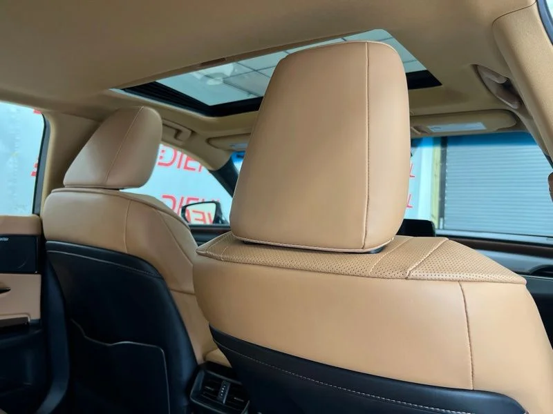 Used 2024 White Lexus 300h Luxury image 12
