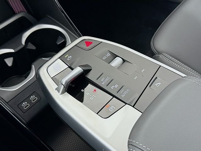 Used 2026 Beige BMW xDrive28i image 17