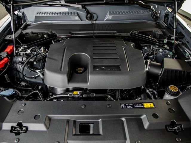 New 2025 Tasman Blue Land Rover S image 32
