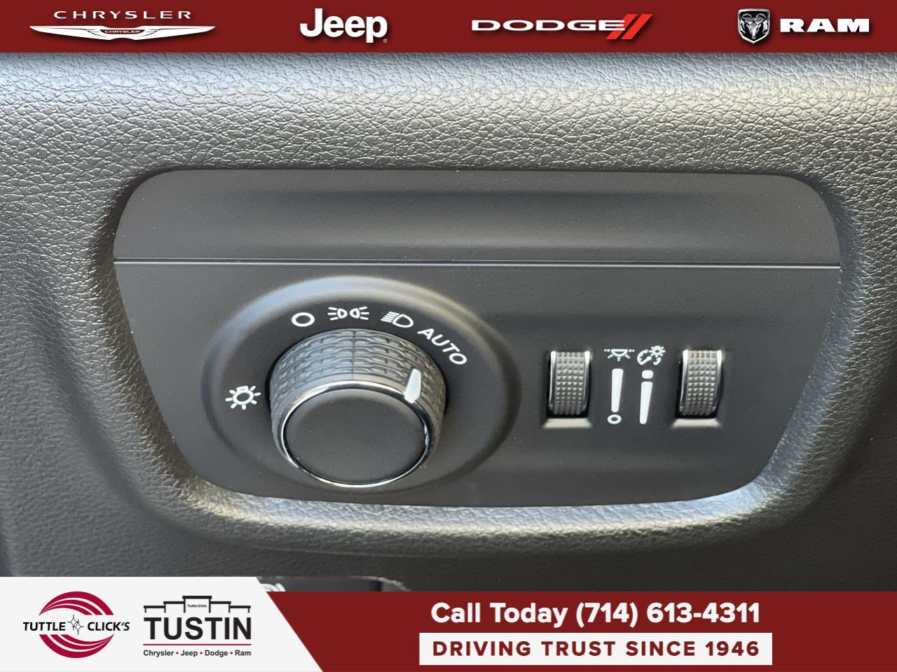 New 2026 Bright White Clear-Coat Exterior Paint Jeep Laredo Altitude image 23