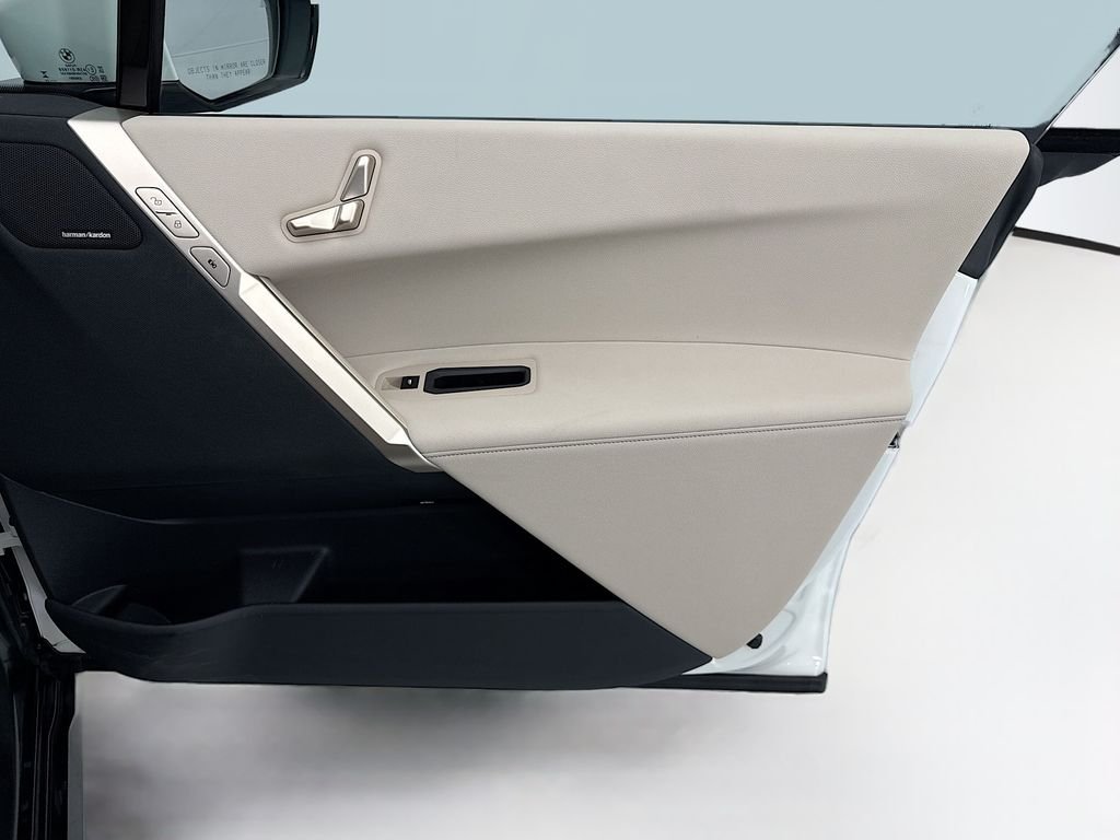 2026 BMW iX 60 - Photo 24
