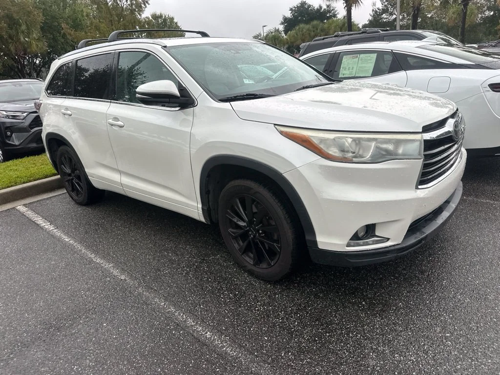 Used 2015 White Toyota Limited Platinum V6 image 2