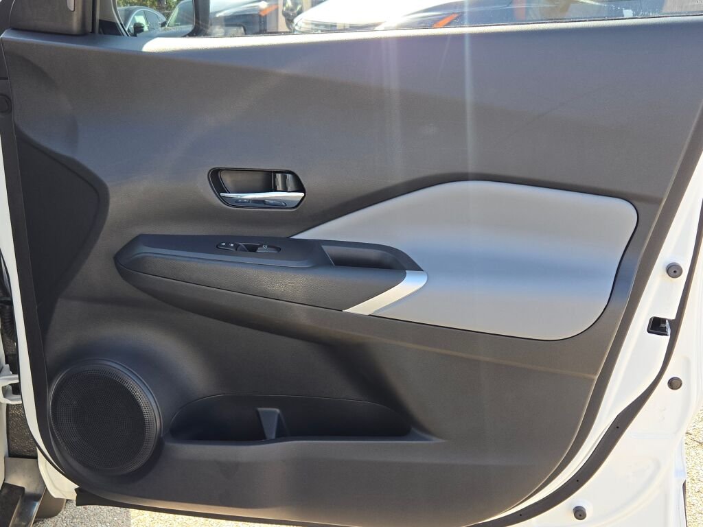 Used 2024 White Nissan SR image 6